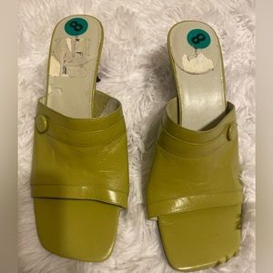NWOT Bandolino Lime Green leather Mules size 8 with 2 In kitten heel.